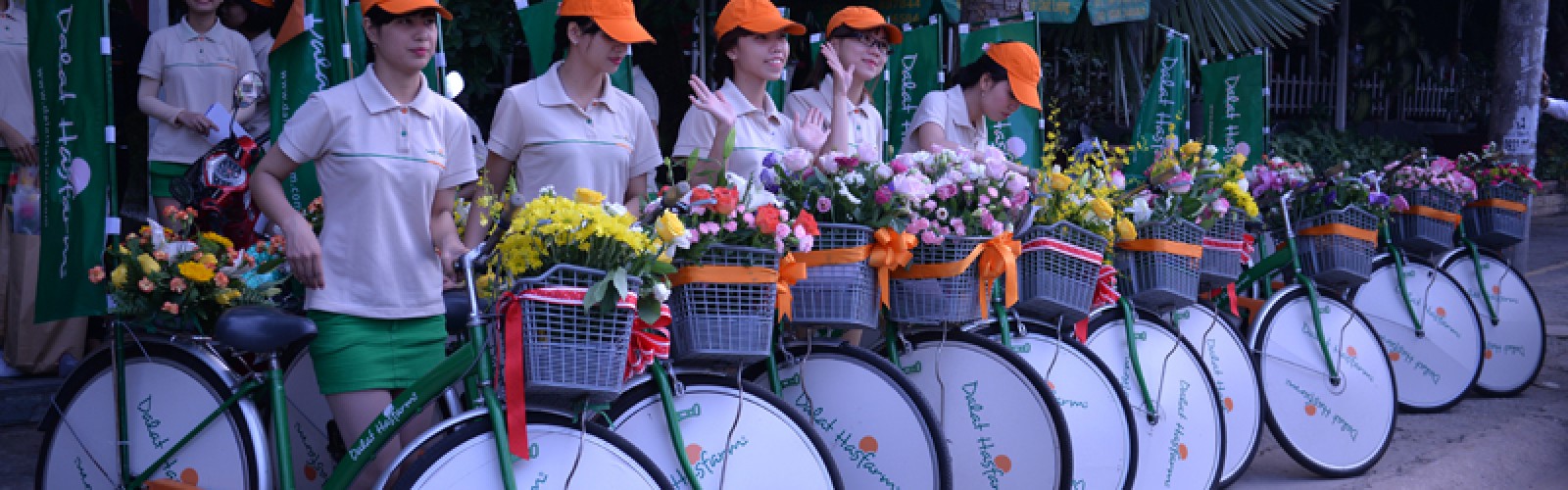 Press release - Dalat Hasfarm opens new flower shop in Bien Hoa City.