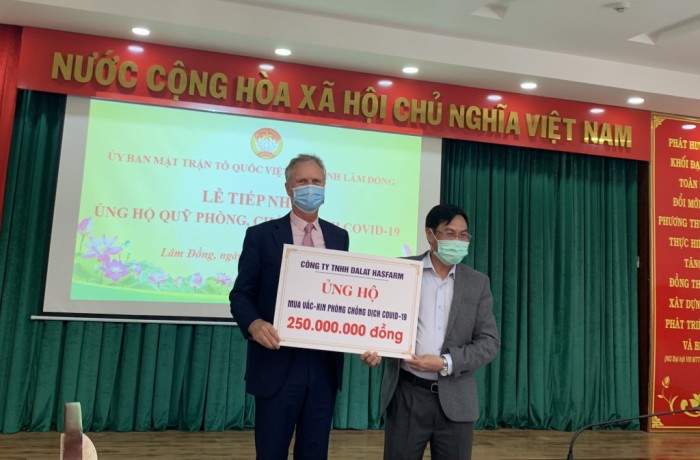 Dalat Hasfarm donated 250 mil VND to COVID Solidarity fund